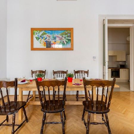 Bourgeois Elegance In The Heart Of Budapest Esterno foto