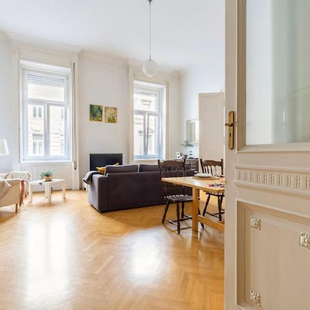Bourgeois Elegance In The Heart Of Budapest Esterno foto
