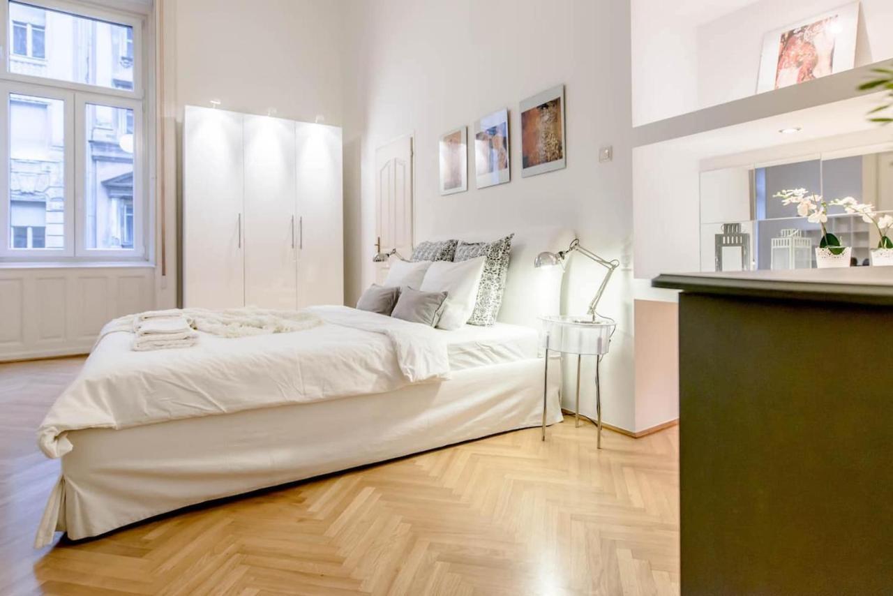 Bourgeois Elegance In The Heart Of Budapest Esterno foto