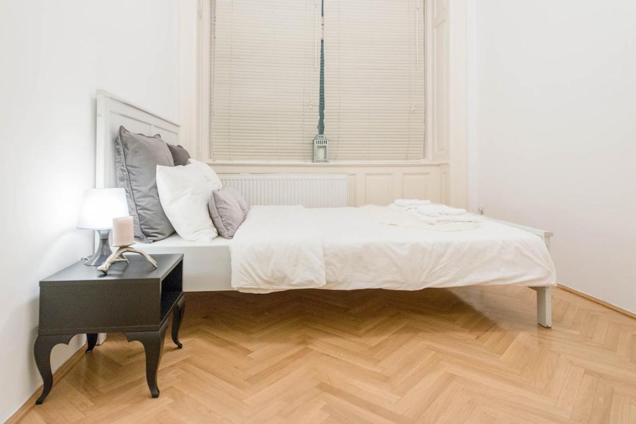 Bourgeois Elegance In The Heart Of Budapest Esterno foto