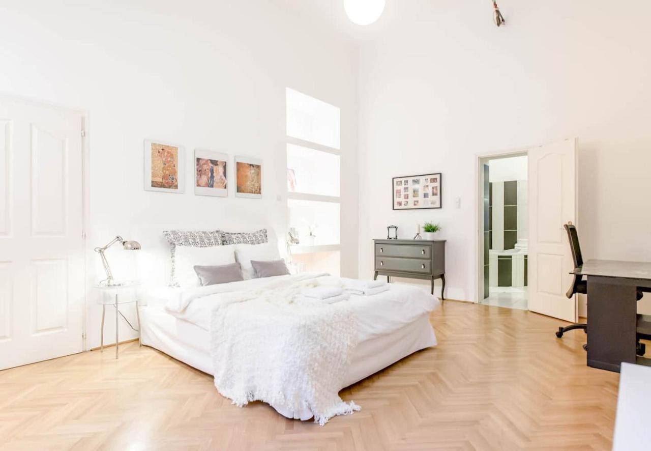 Bourgeois Elegance In The Heart Of Budapest Esterno foto