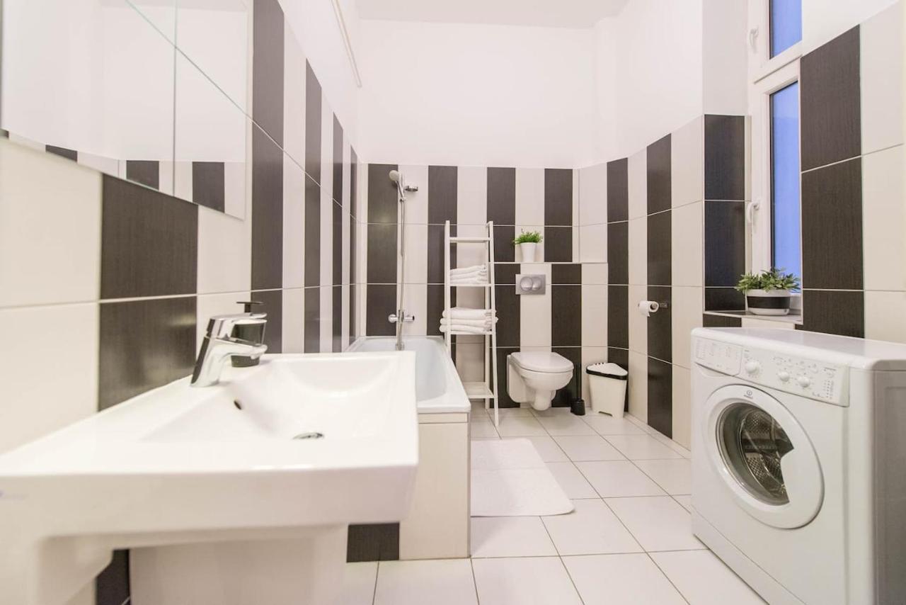 Bourgeois Elegance In The Heart Of Budapest Esterno foto