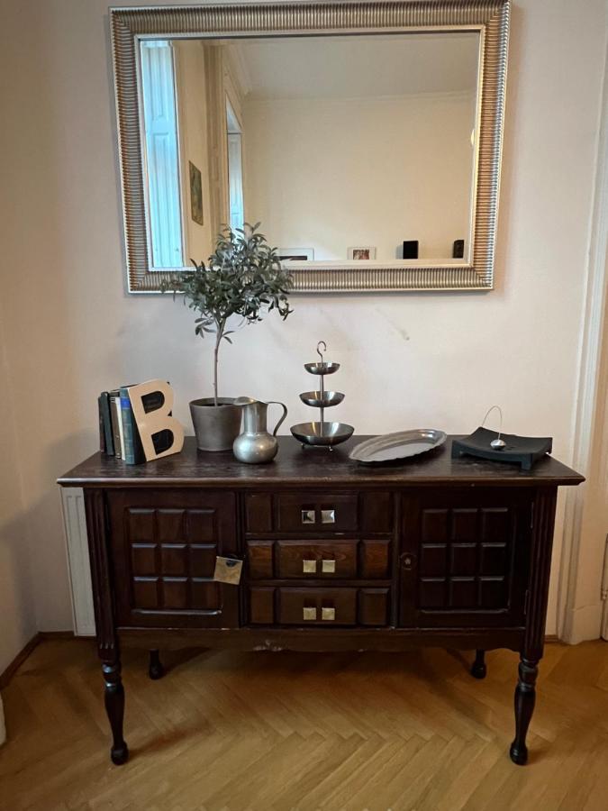 Bourgeois Elegance In The Heart Of Budapest Esterno foto