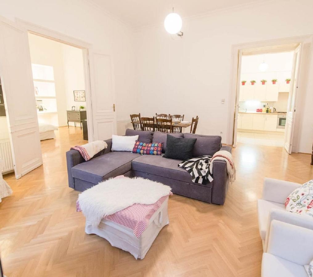 Bourgeois Elegance In The Heart Of Budapest Esterno foto