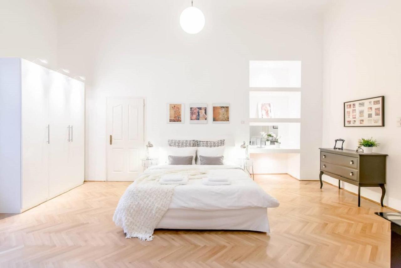 Bourgeois Elegance In The Heart Of Budapest Esterno foto