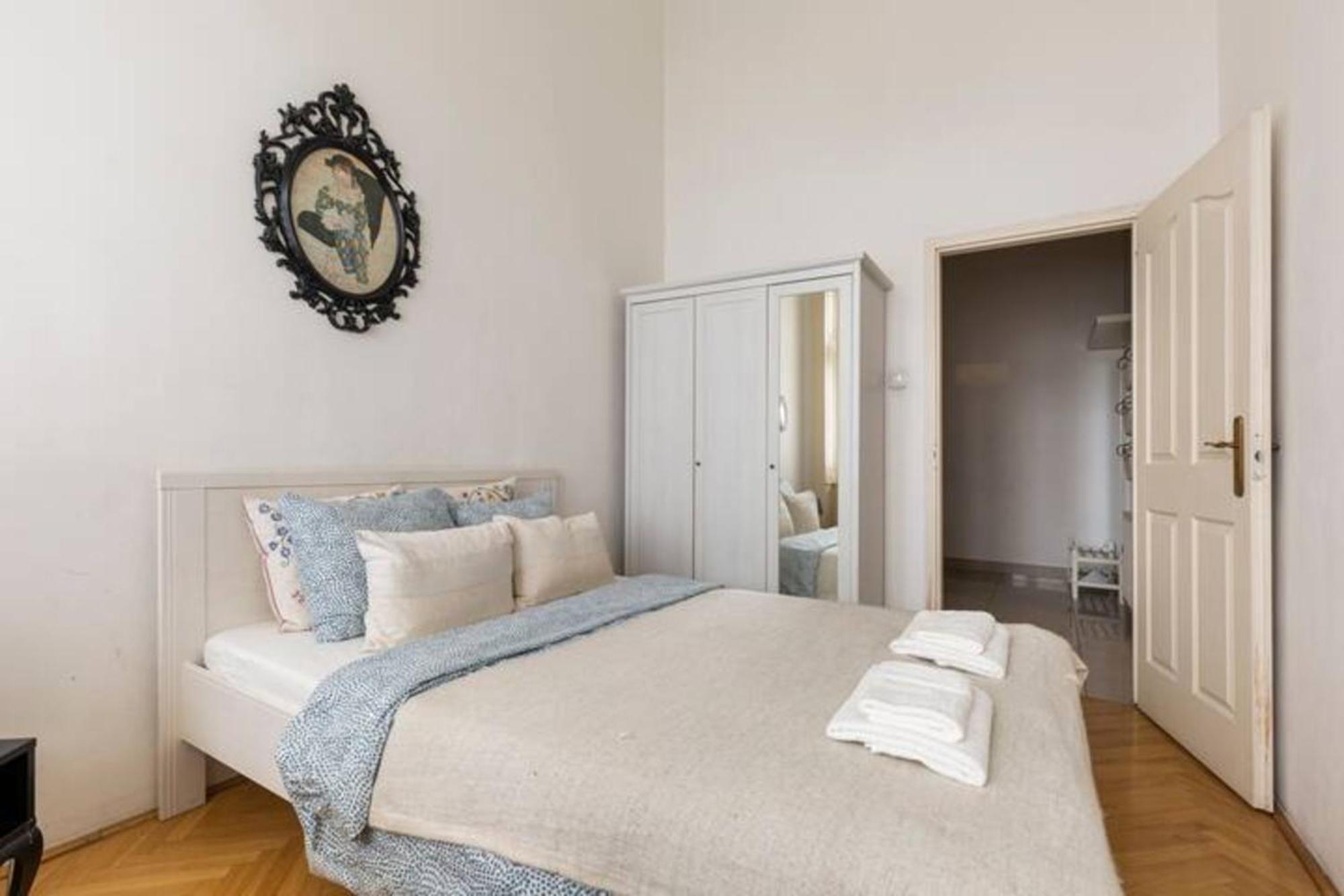 Bourgeois Elegance In The Heart Of Budapest Esterno foto